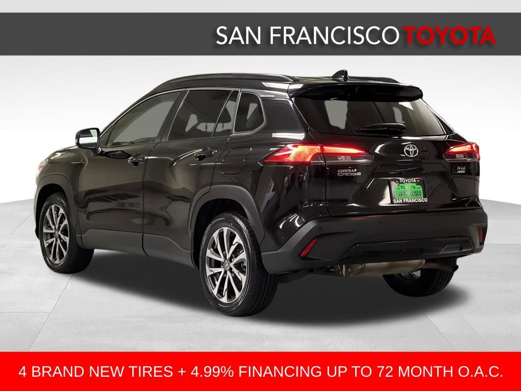 Certified 2022 Toyota Corolla Cross XLE image 3