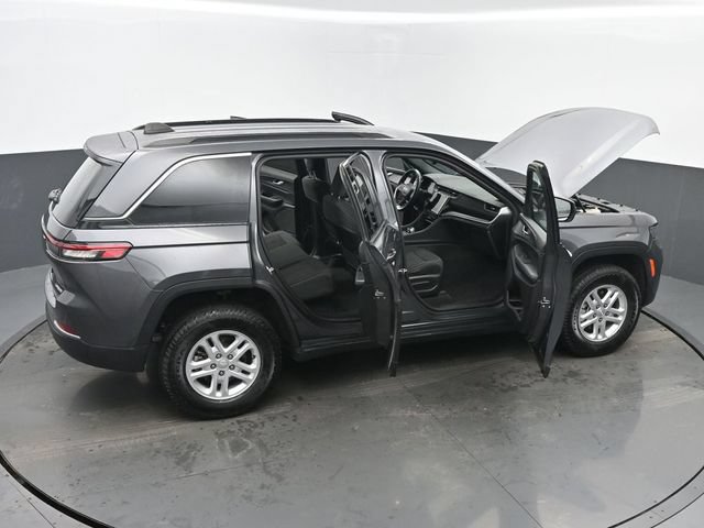 Used 2024 Jeep Grand Cherokee Laredo AWD/4WD image 65