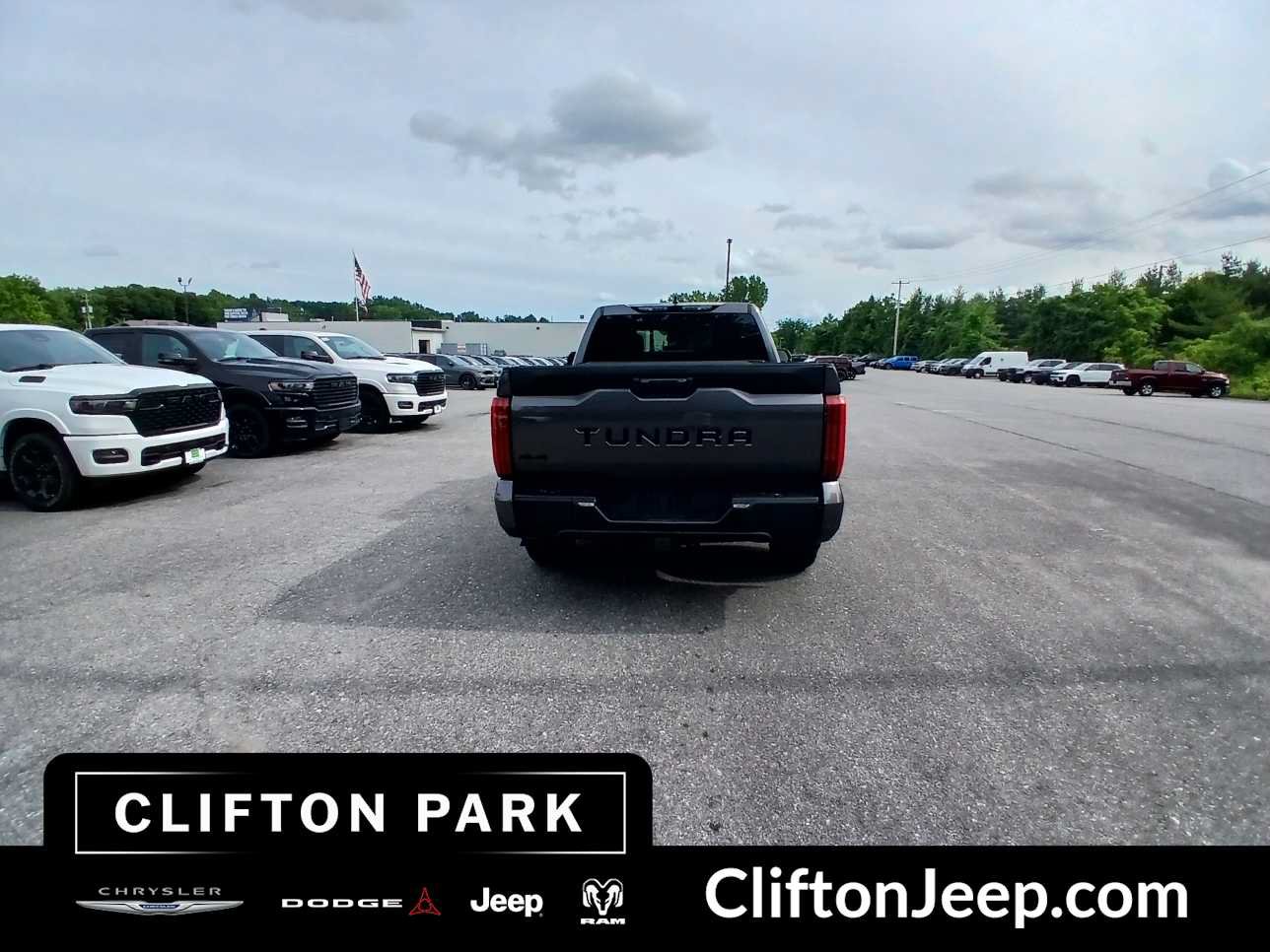 Used 2022 Toyota Tundra SR5 w/ SR5 Premium Package AWD/4WD image 5