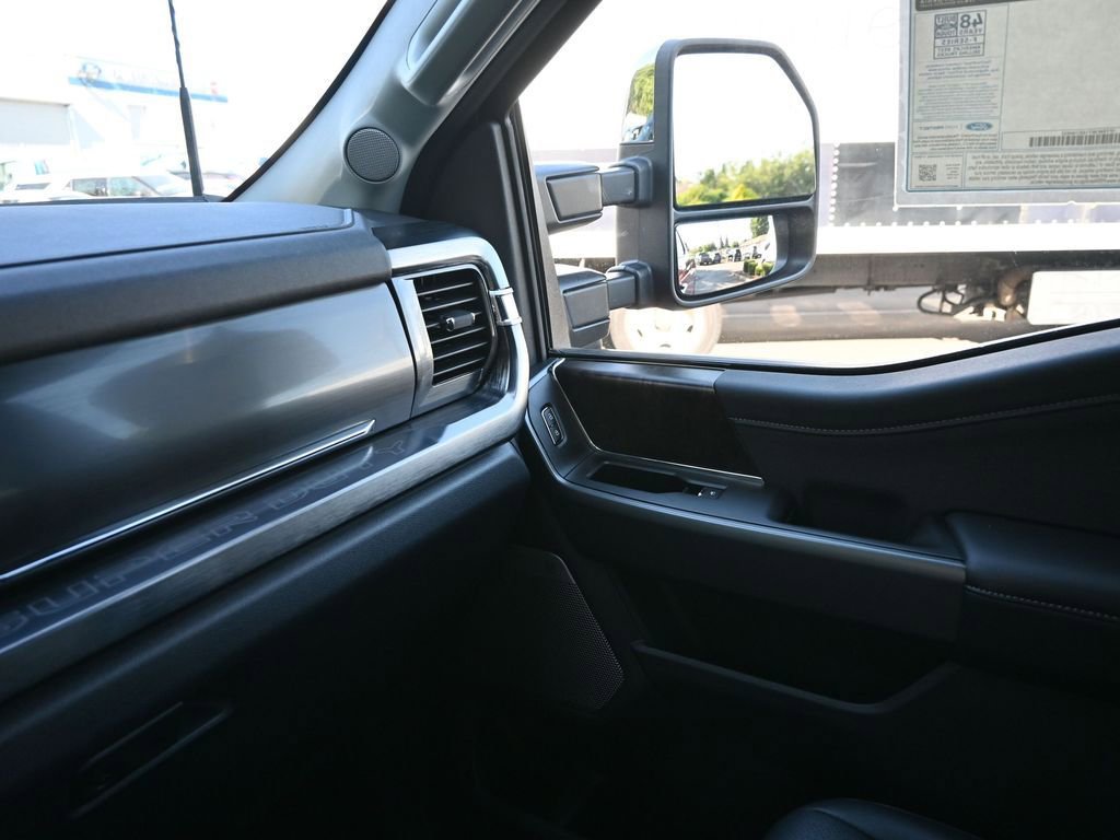 New 2025 Ford F350 Lariat w/ Lariat Ultimate Package image 24