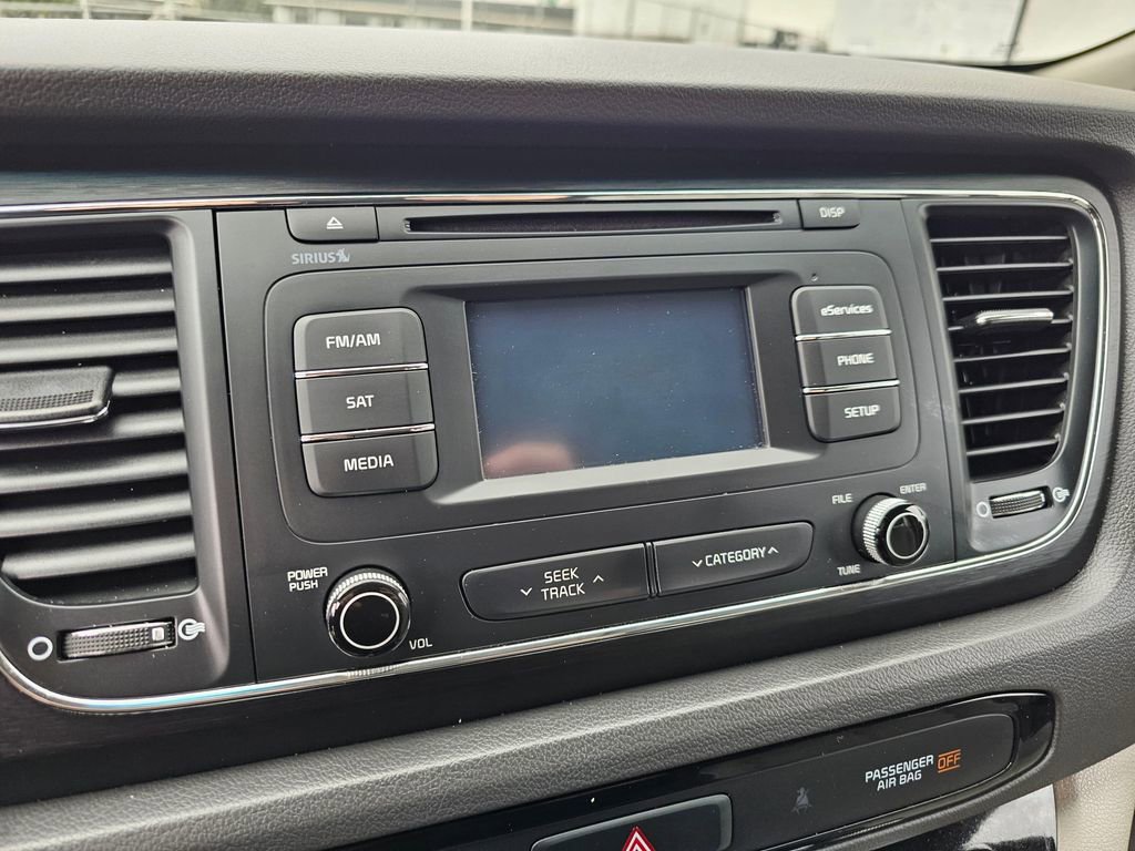 Used 2017 Kia Sedona LX w/ LX Essentials Premium Package FWD image 29
