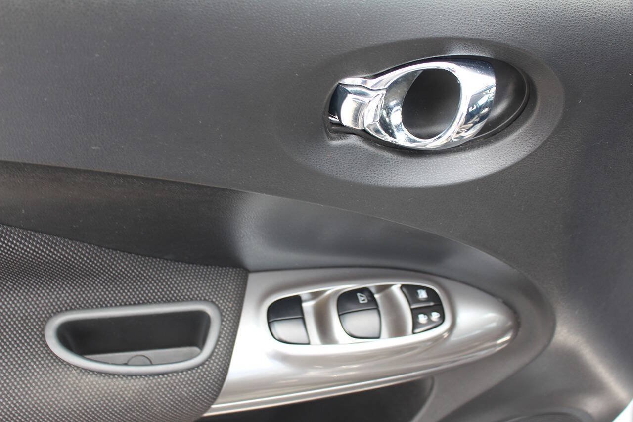 Used 2013 Nissan Juke S AWD/4WD image 9