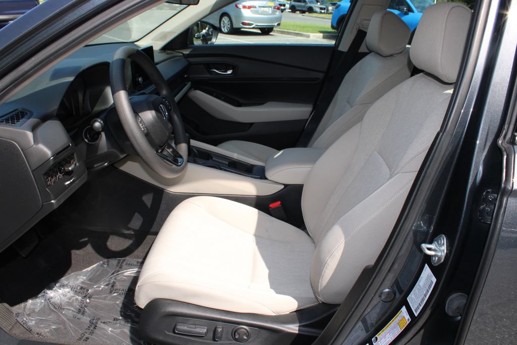 Used 2024 Honda Accord EX image 11