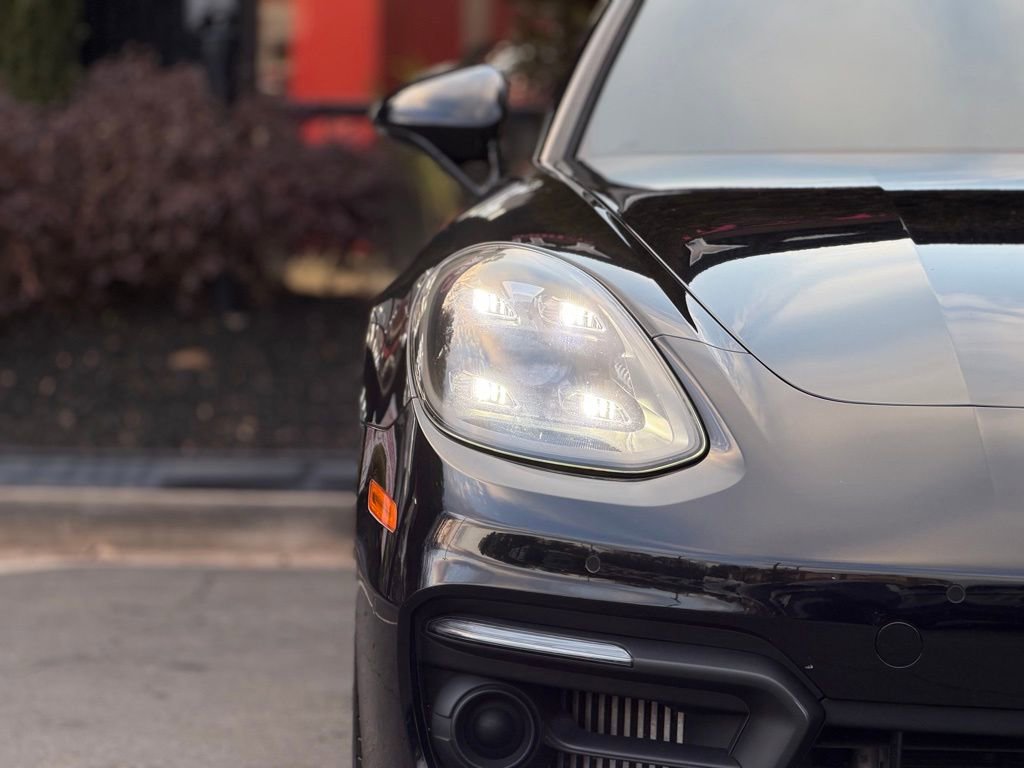 Used 2023 Porsche Panamera Platinum Edition image 4