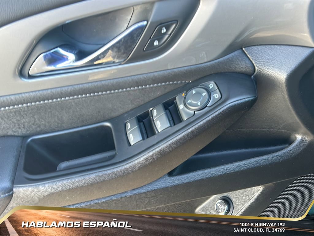 Used 2023 Chevrolet Traverse LT image 10