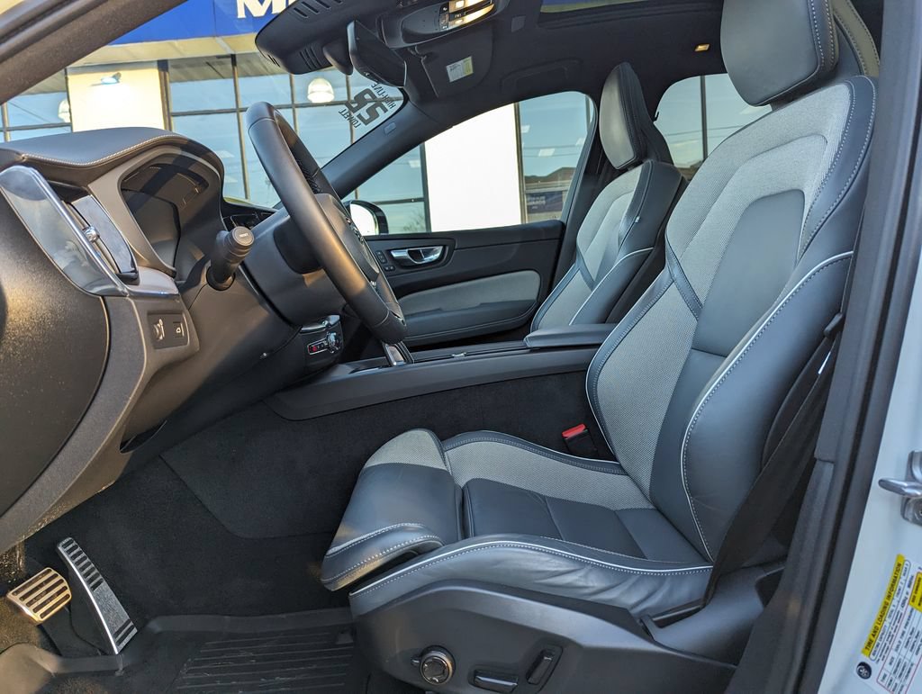 Used 2022 Volvo XC60 B5 R-Design w/ Advanced Package AWD/4WD image 13