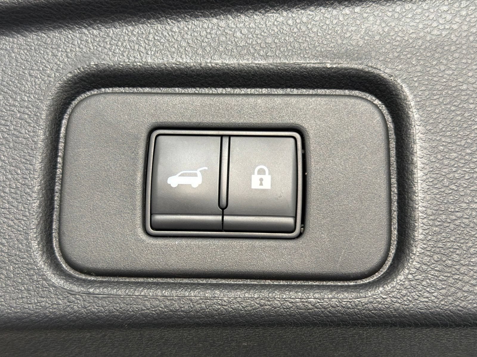 Used 2025 Nissan Pathfinder SV AWD/4WD image 12