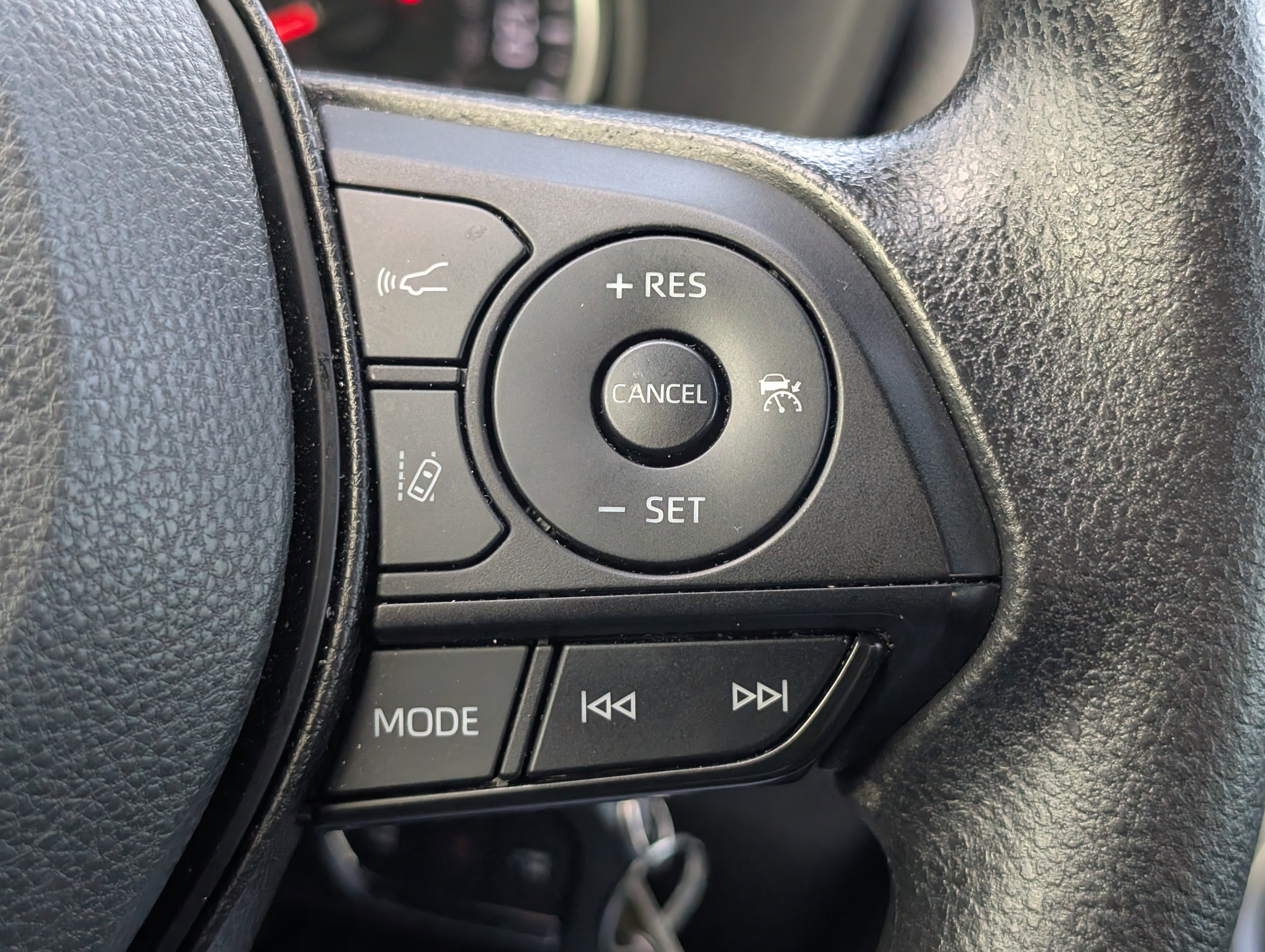 Used 2022 Toyota RAV4 LE image 22