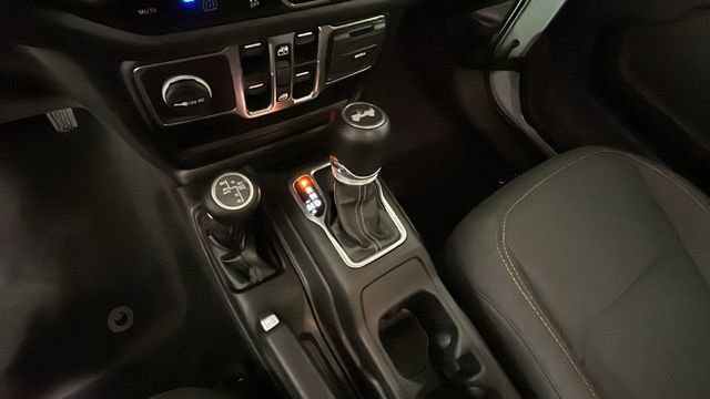 Used 2024 Jeep Wrangler Unlimited w/ Convenience Group AWD/4WD image 20