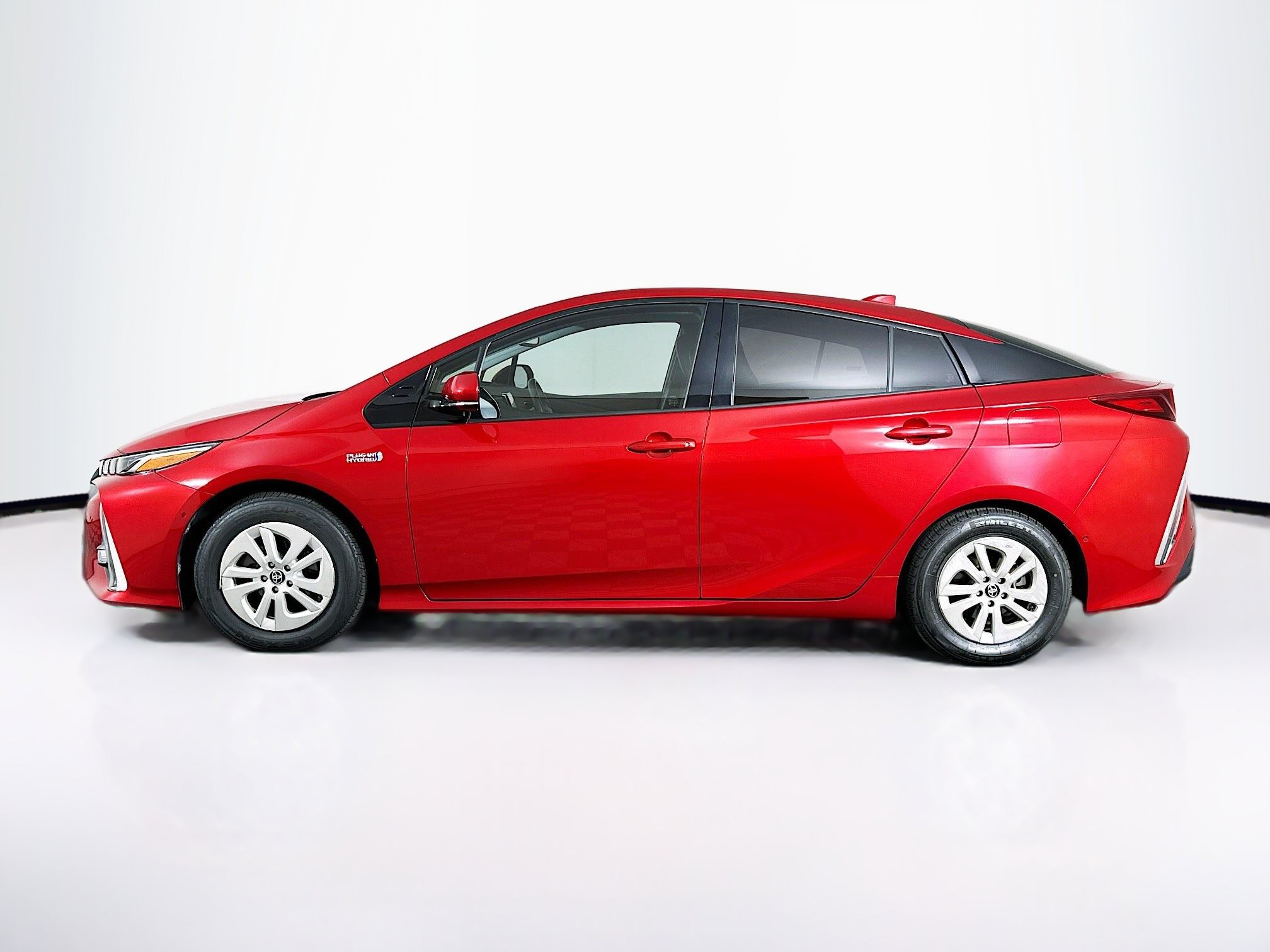 Used 2017 Toyota Prius Prime Advanced FWD image 4