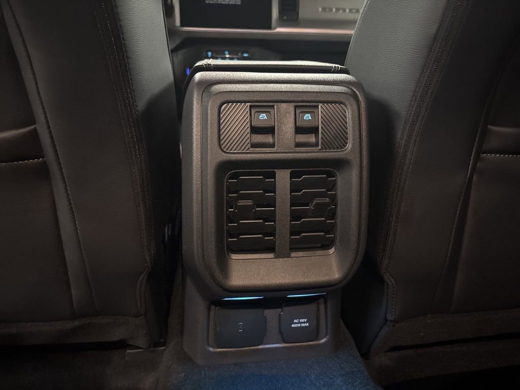 New 2025 Ford Bronco Outer Banks w/ Black Appearance Package image 28
