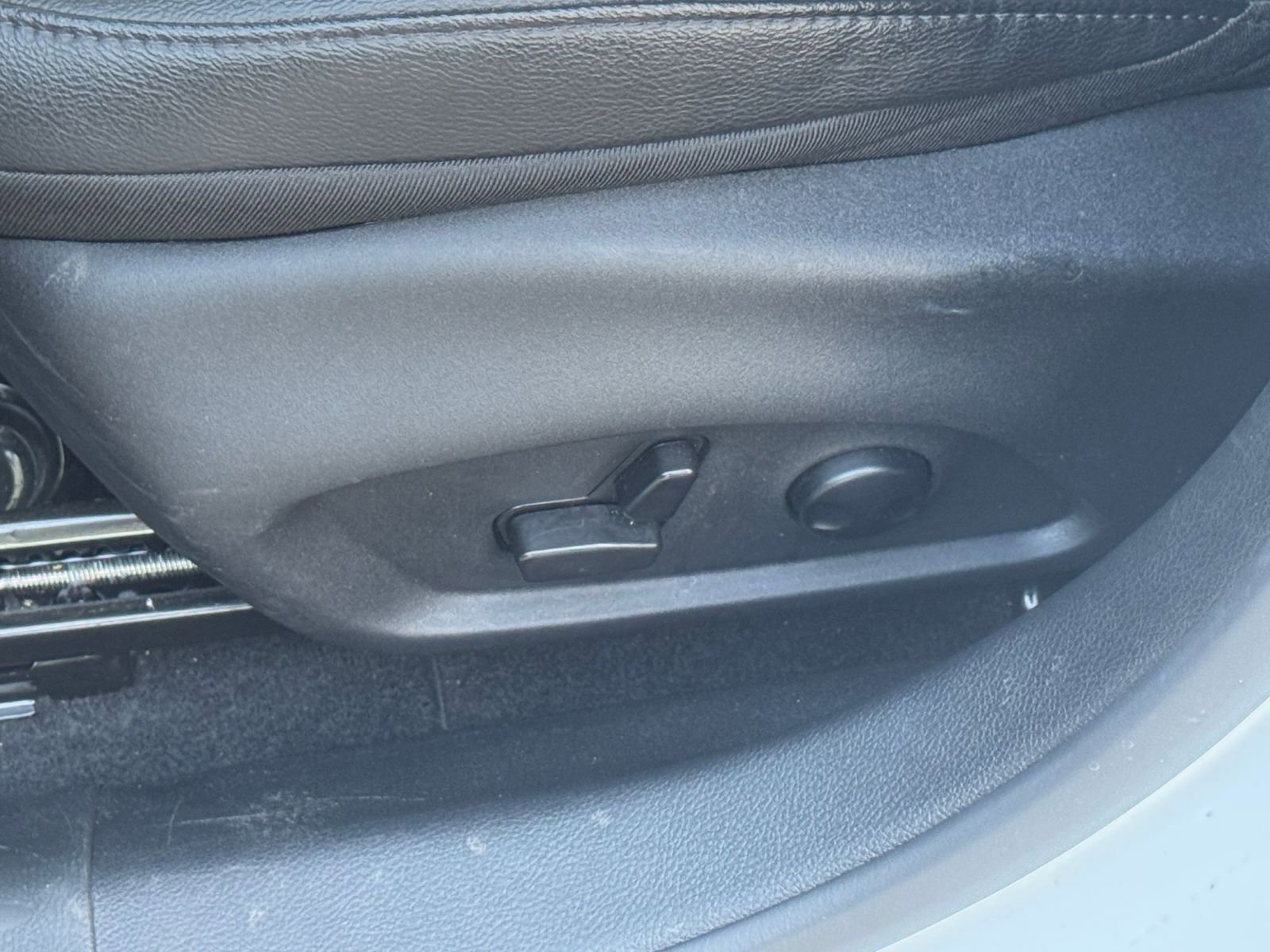 Used 2025 Jeep Compass Limited image 23