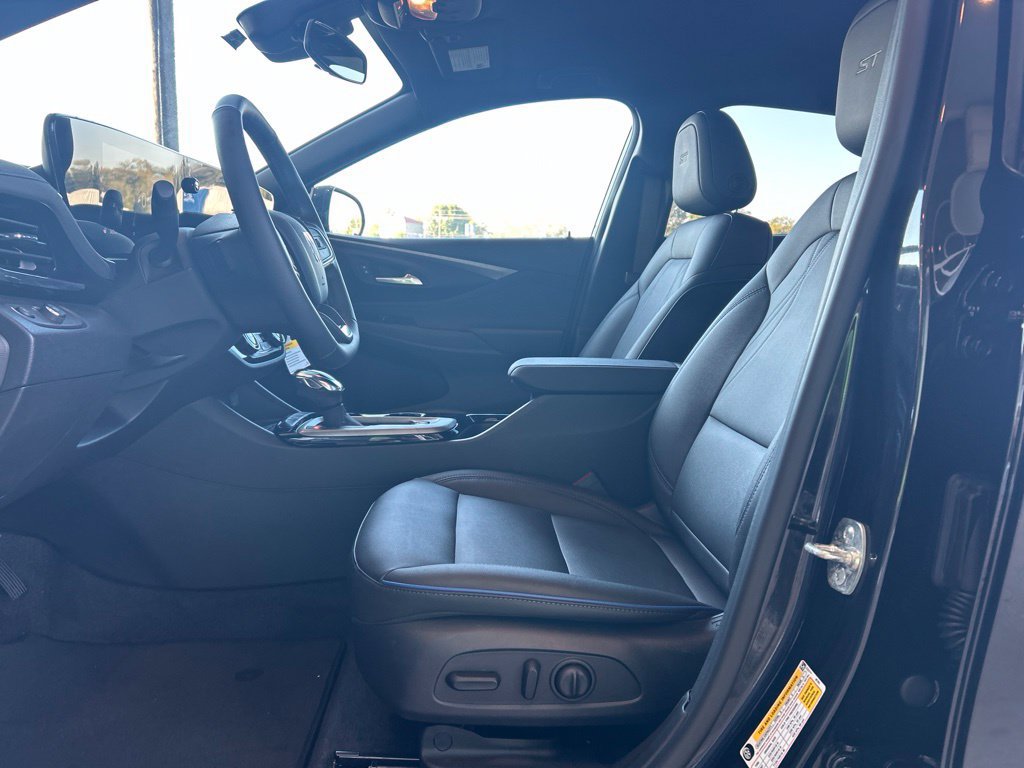 Used 2025 Buick Envista Sport Touring w/ Convenience I Package FWD image 8