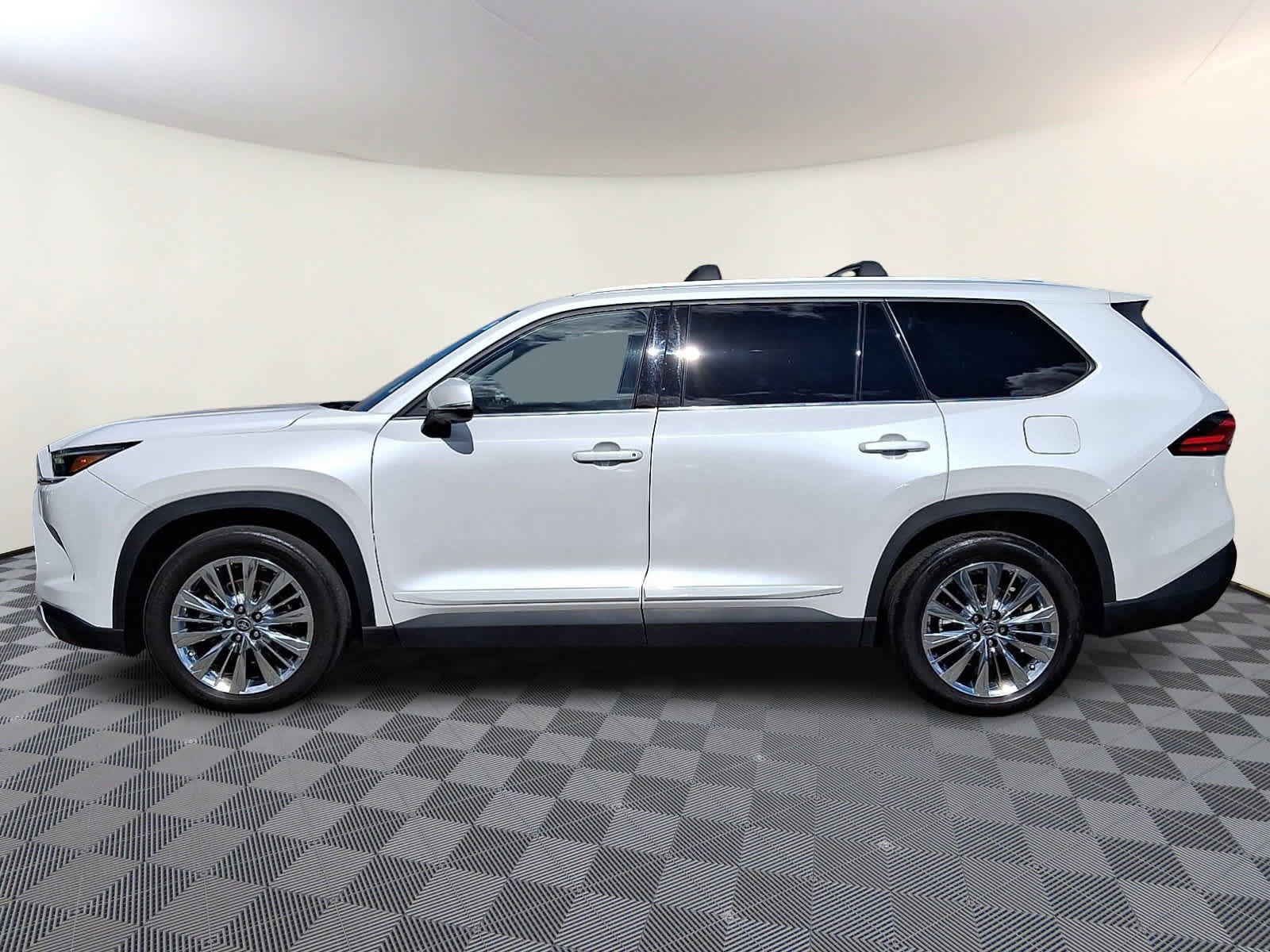 Certified 2024 Toyota Grand Highlander AWD image 9