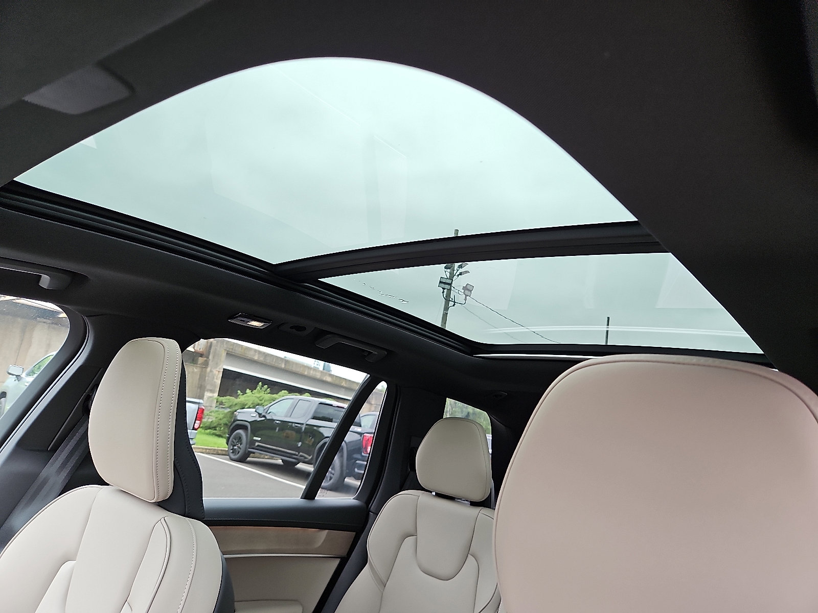 New 2026 Volvo XC90 B6 Core w/ Protection Package AWD/4WD image 13