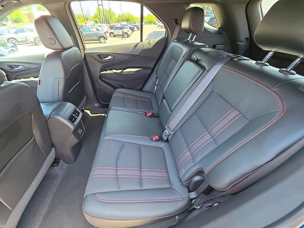 Used 2023 Chevrolet Equinox RS AWD/4WD image 27
