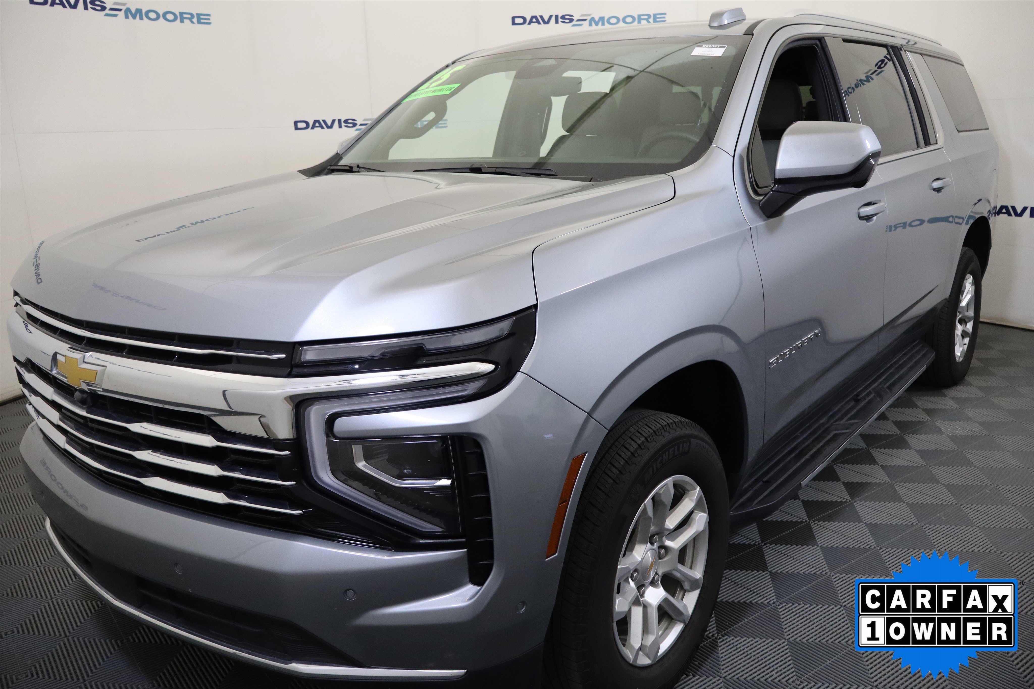 Used 2025 Chevrolet Suburban LT image 12