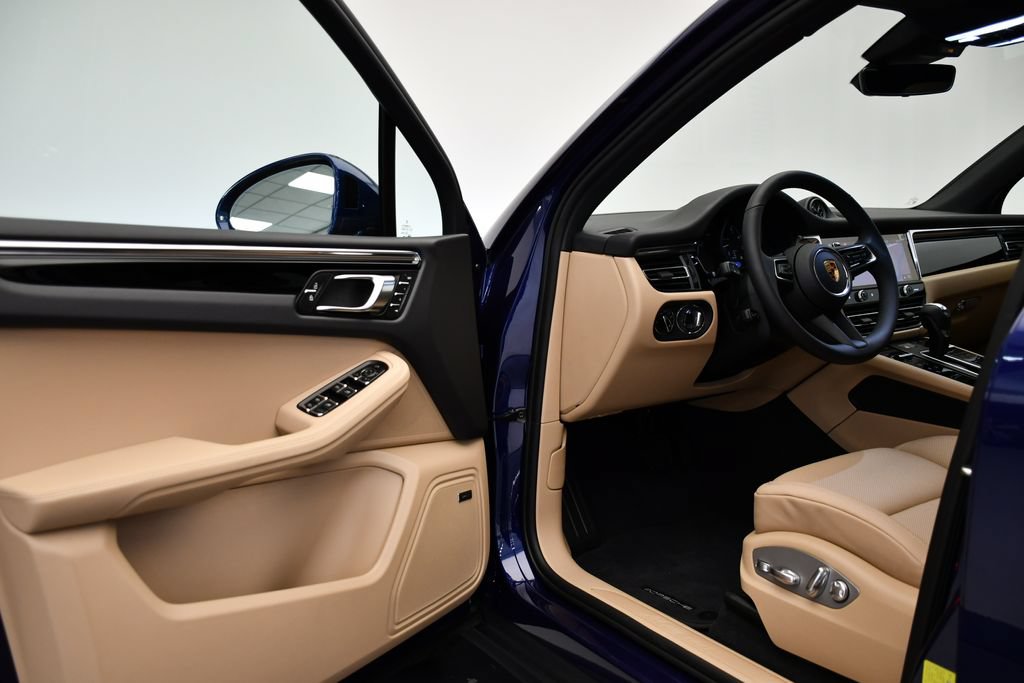 Certified 2026 Porsche Macan Turbo AWD/4WD image 37