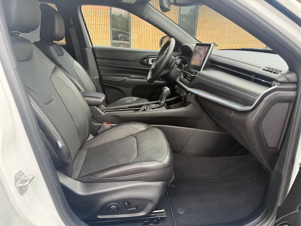 Used 2023 Jeep Compass High Altitude w/ Driver Assist Group I AWD/4WD image 23