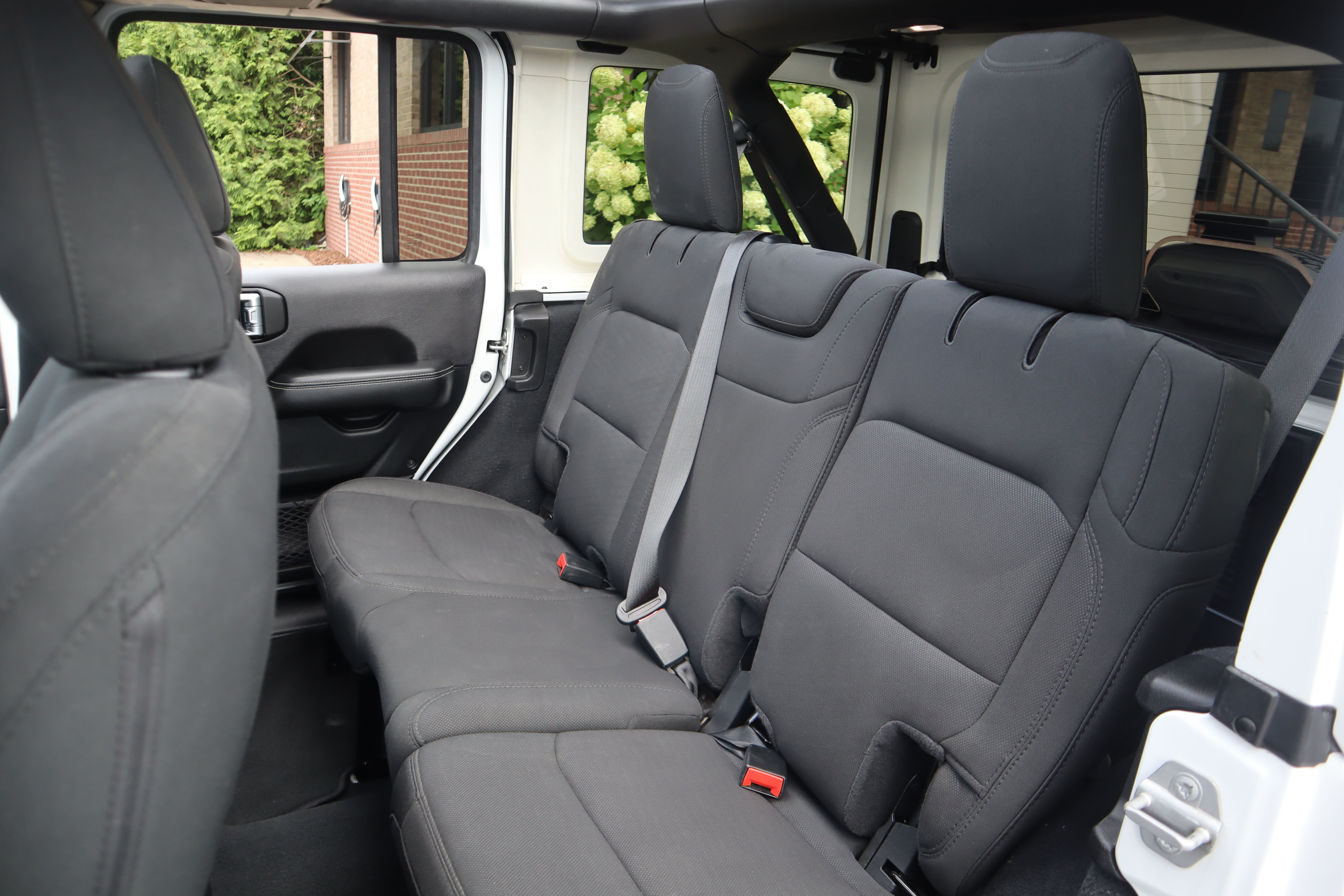 Used 2020 Jeep Wrangler Unlimited Sahara AWD/4WD image 30