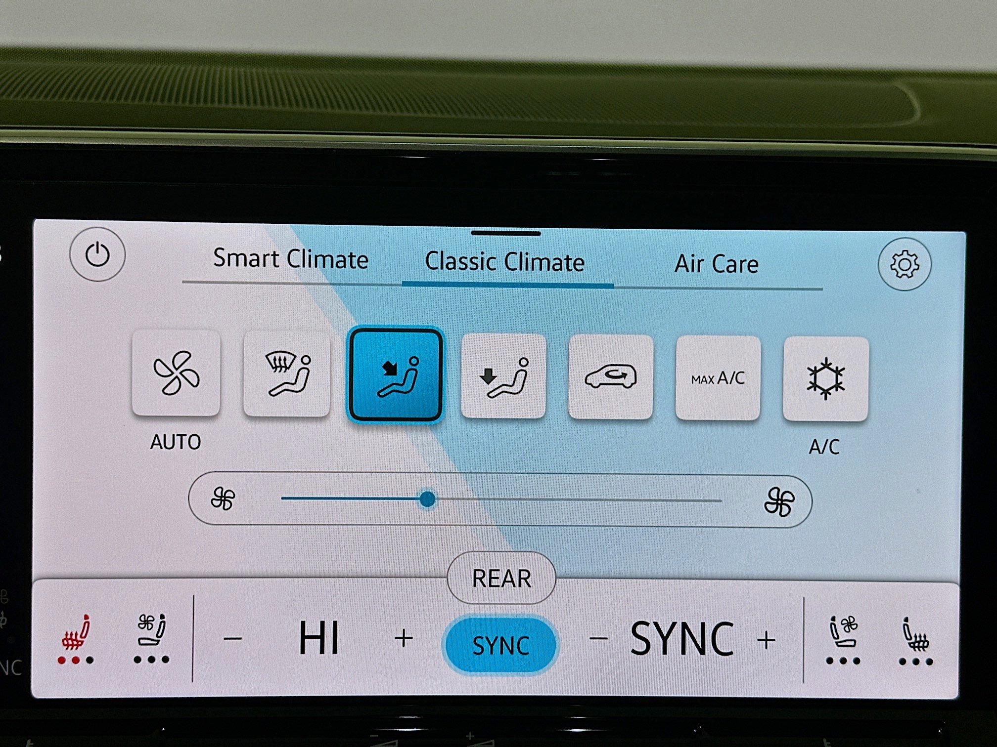 Used 2024 Volkswagen Atlas SE image 24