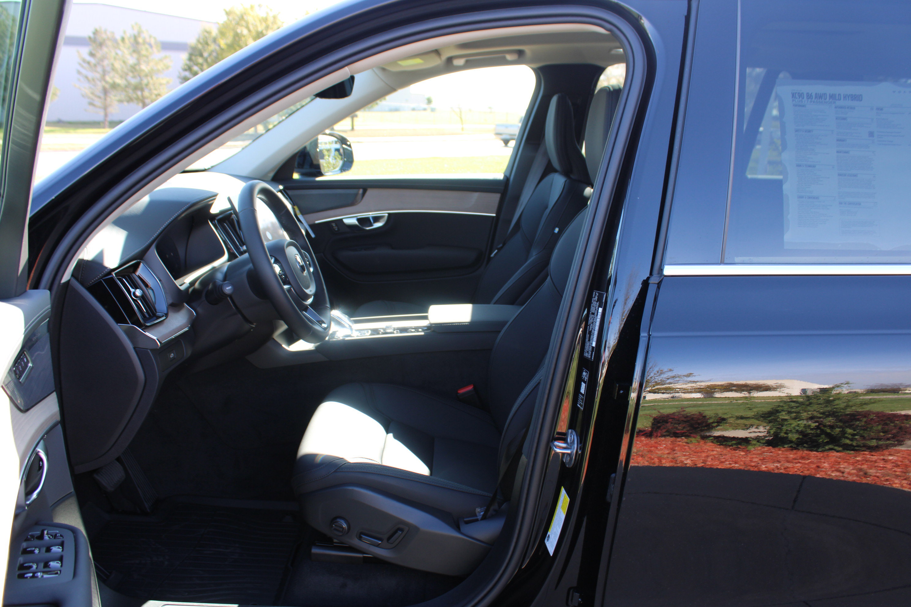 New 2026 Volvo XC90 B6 Plus w/ Protection Package Premier AWD/4WD image 26