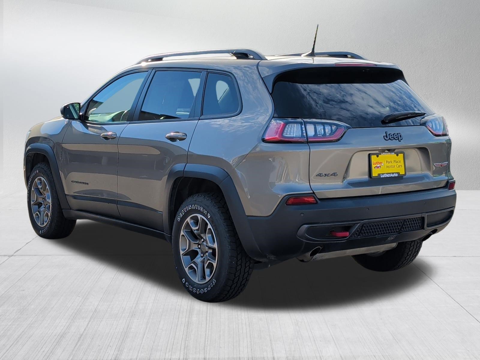 Used 2020 Jeep Cherokee Trailhawk w/ Cold Weather Group AWD/4WD image 5