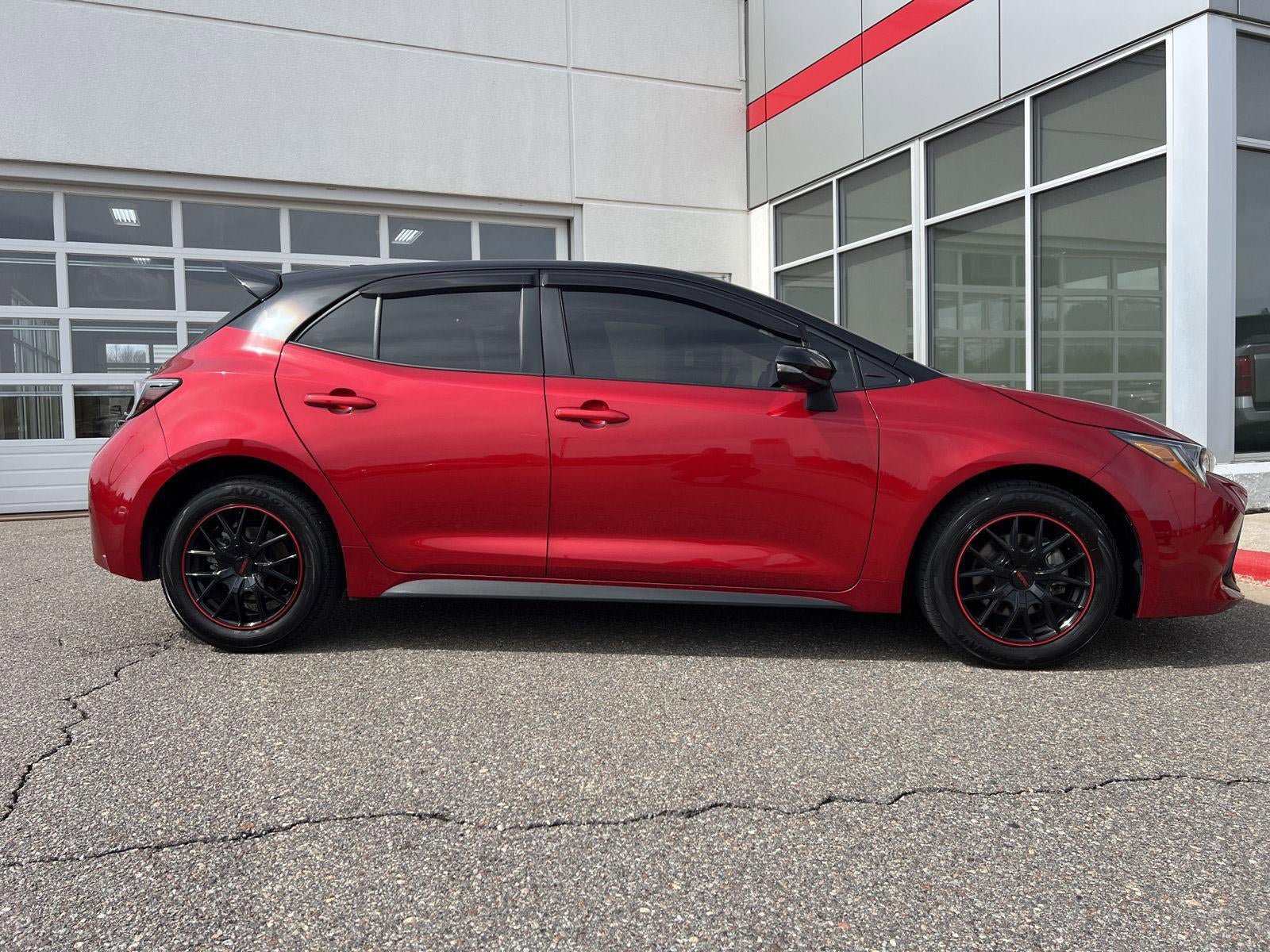 Used 2022 Toyota Corolla SE w/ SE Preferred Package FWD image 21