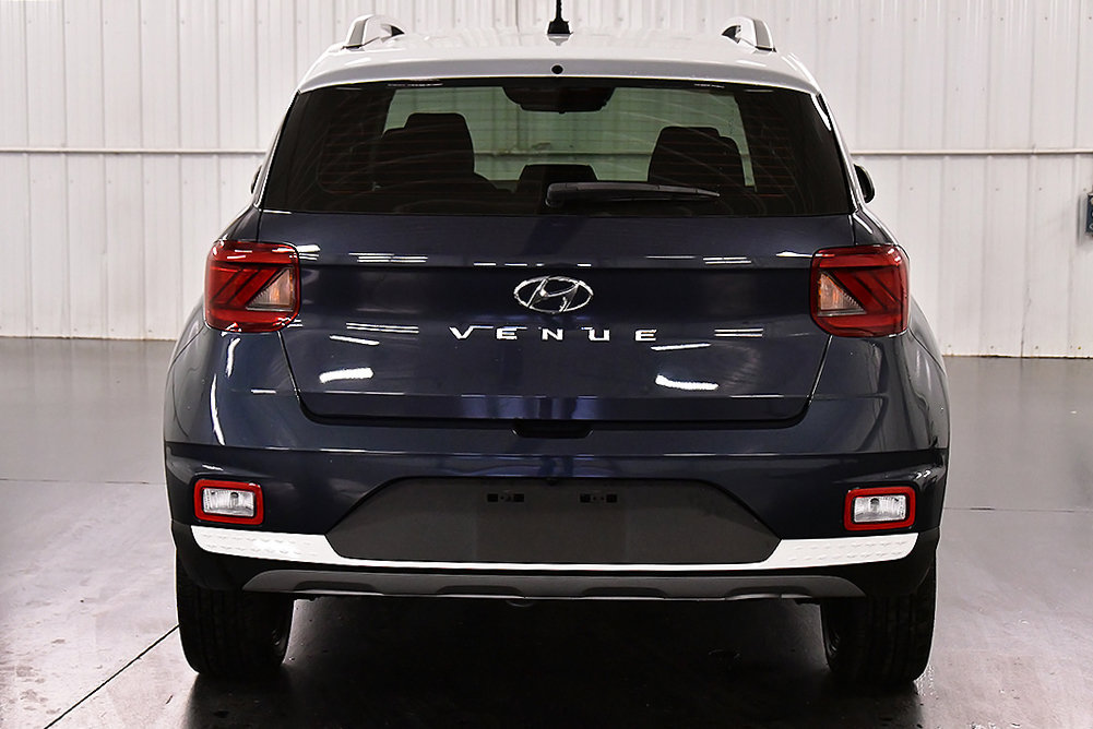 Used 2025 Hyundai Venue Limited FWD image 7