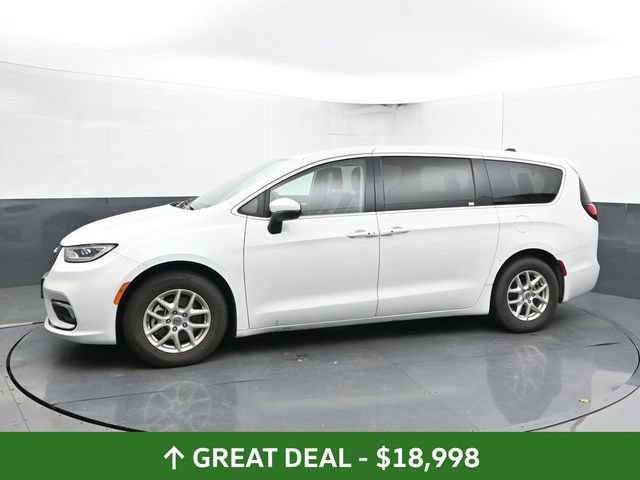 Used 2023 Chrysler Pacifica Touring-L FWD image 9