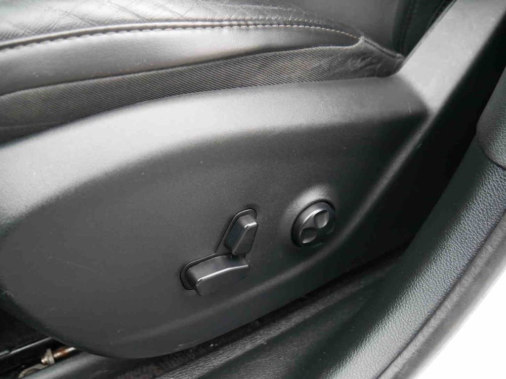 Used 2018 Jeep Cherokee Latitude Plus image 25
