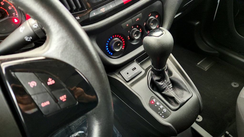 Used 2018 RAM ProMaster City Tradesman SLT FWD image 16