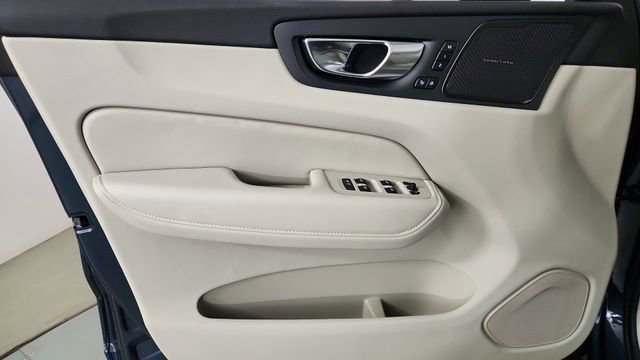 New 2026 Volvo XC60 B5 Ultra w/ Climate Package AWD/4WD image 9