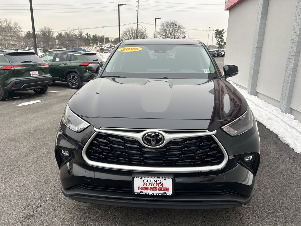 Certified 2025 Toyota Highlander LE image 3