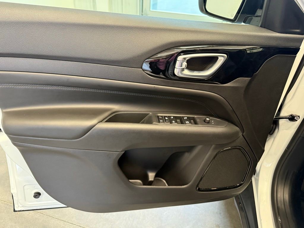 New 2026 Jeep Compass Latitude image 16