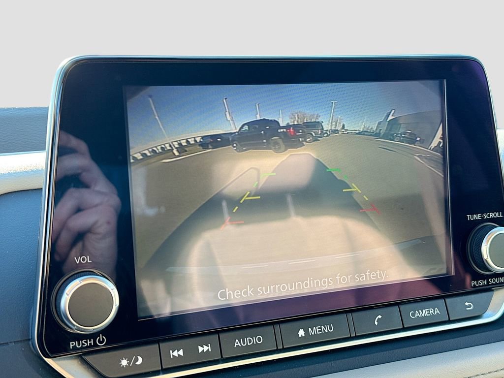 Used 2023 Nissan Rogue SV image 11