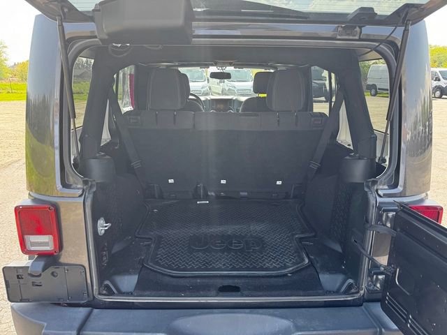 Used 2018 Jeep Wrangler Unlimited Rubicon w/ Cold Weather Group AWD/4WD image 17
