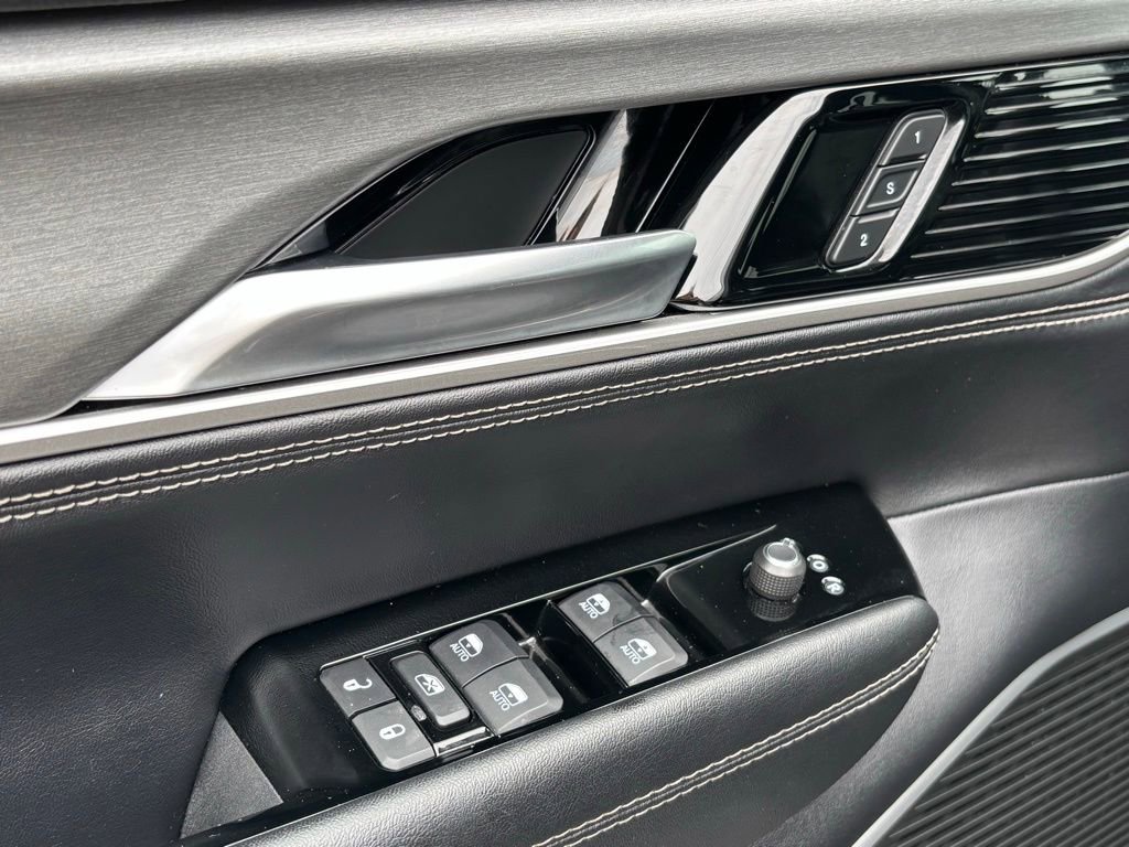 Used 2025 Jeep Wagoneer Series II w/ 8-Passenger Seating Package image 30