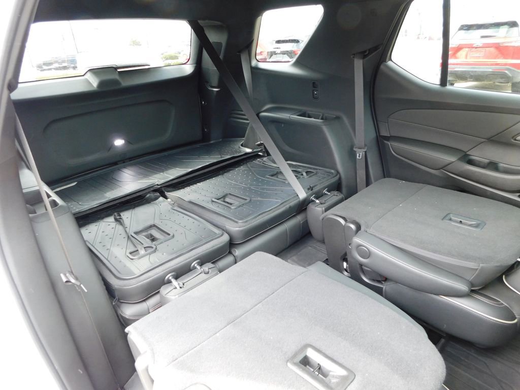 Used 2023 Chevrolet Traverse Premier w/ Redline Edition image 31