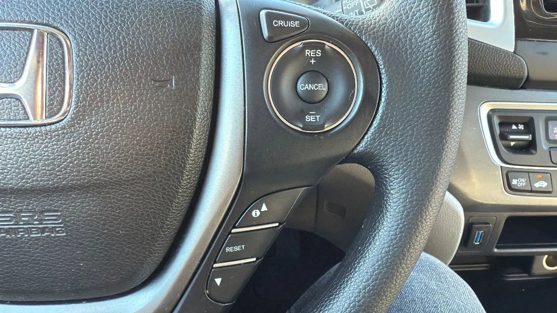 Used 2018 Honda Pilot LX image 11