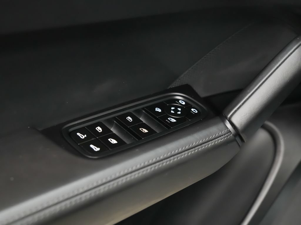 Certified 2024 Porsche Cayenne AWD/4WD image 22