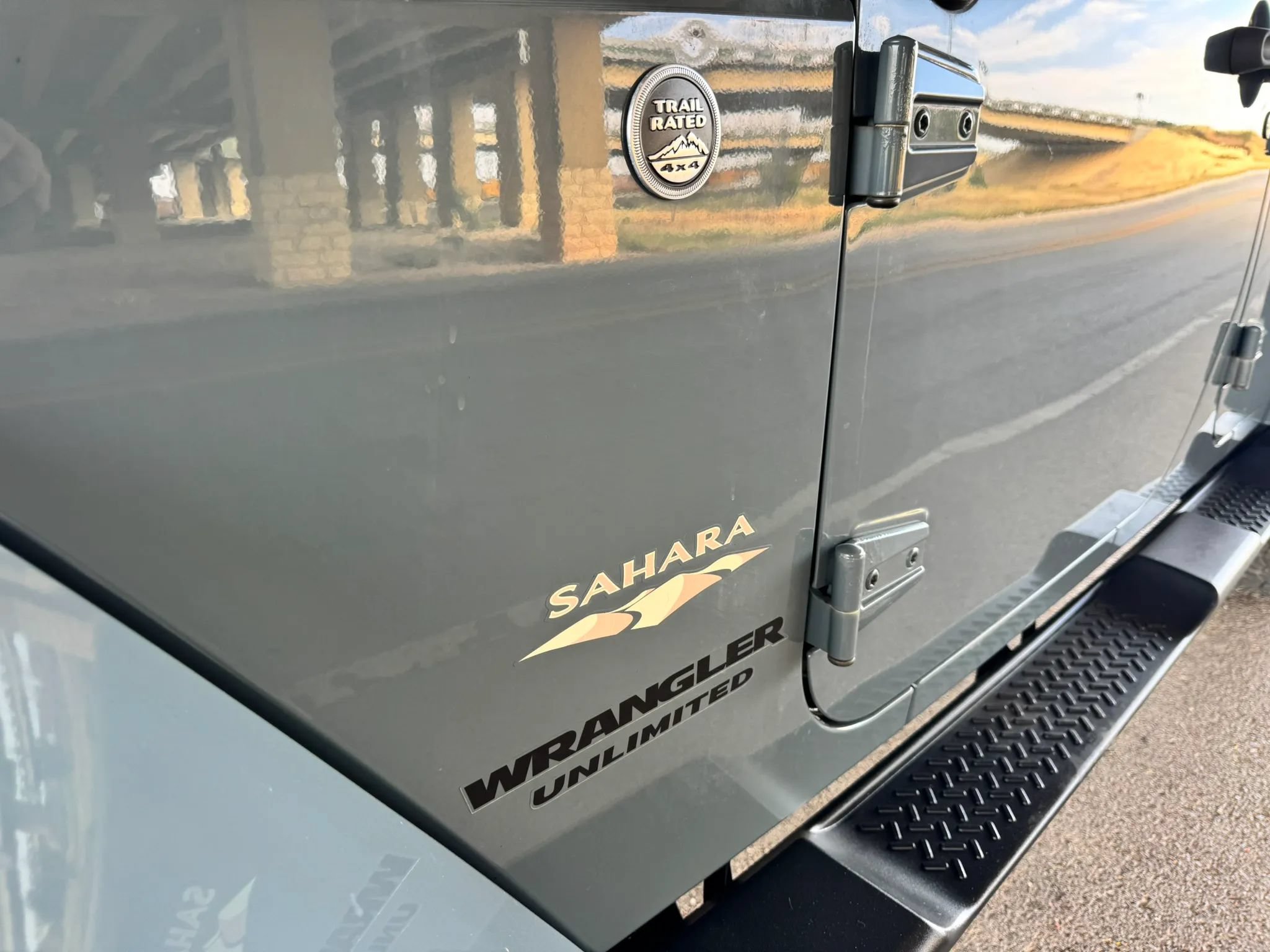Used 2015 Jeep Wrangler Unlimited Sahara w/ Dual Top Group AWD/4WD image 9