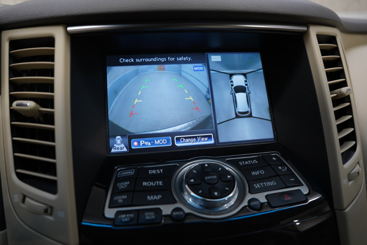 Used 2016 INFINITI QX70 AWD w/ Premium Package image 19