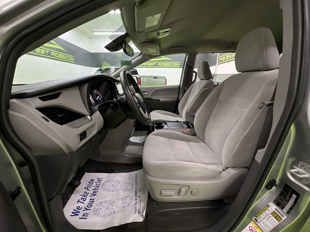 Used 2018 Toyota Sienna LE FWD image 16