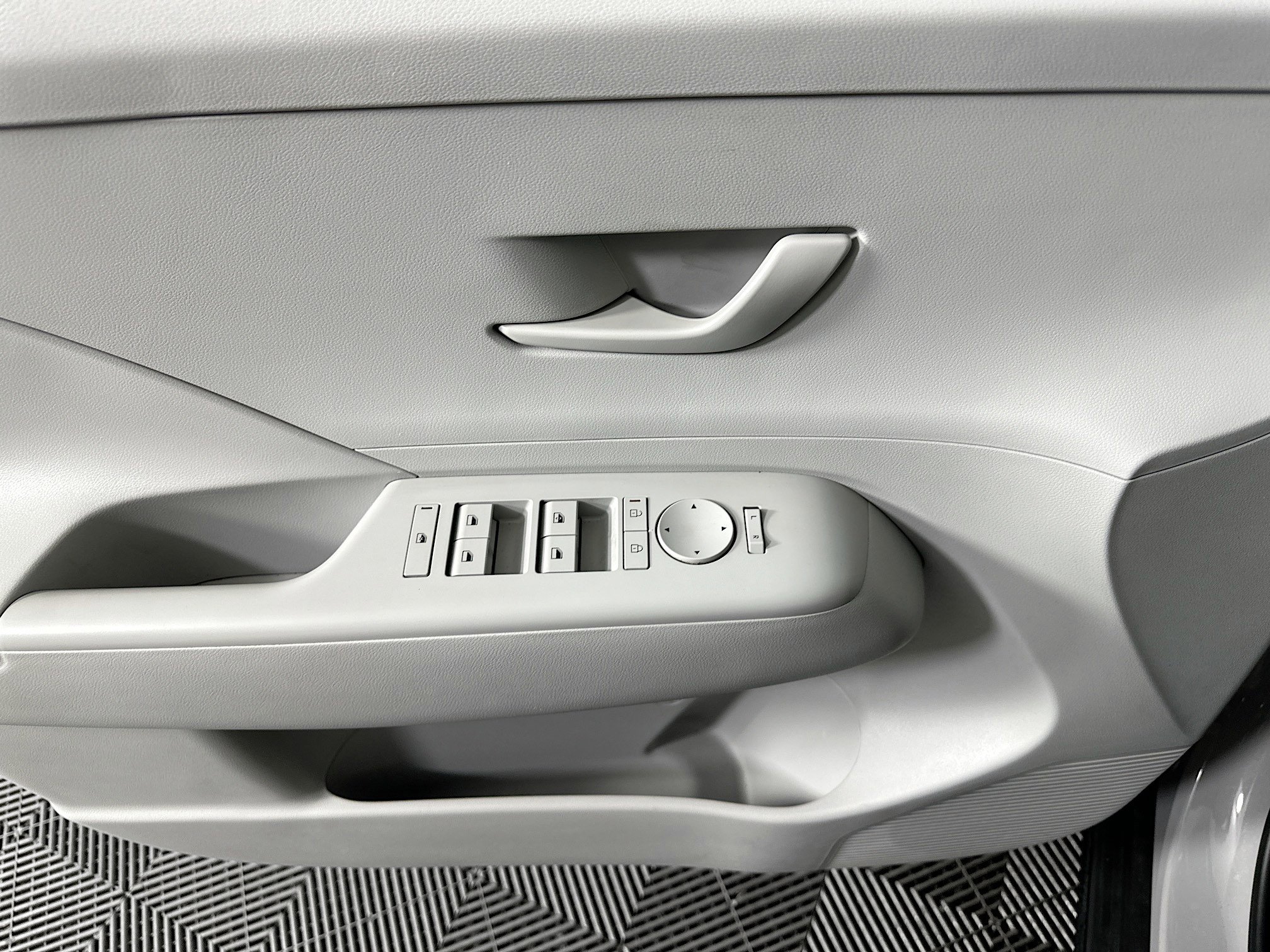 Used 2025 Hyundai Kona SEL image 15