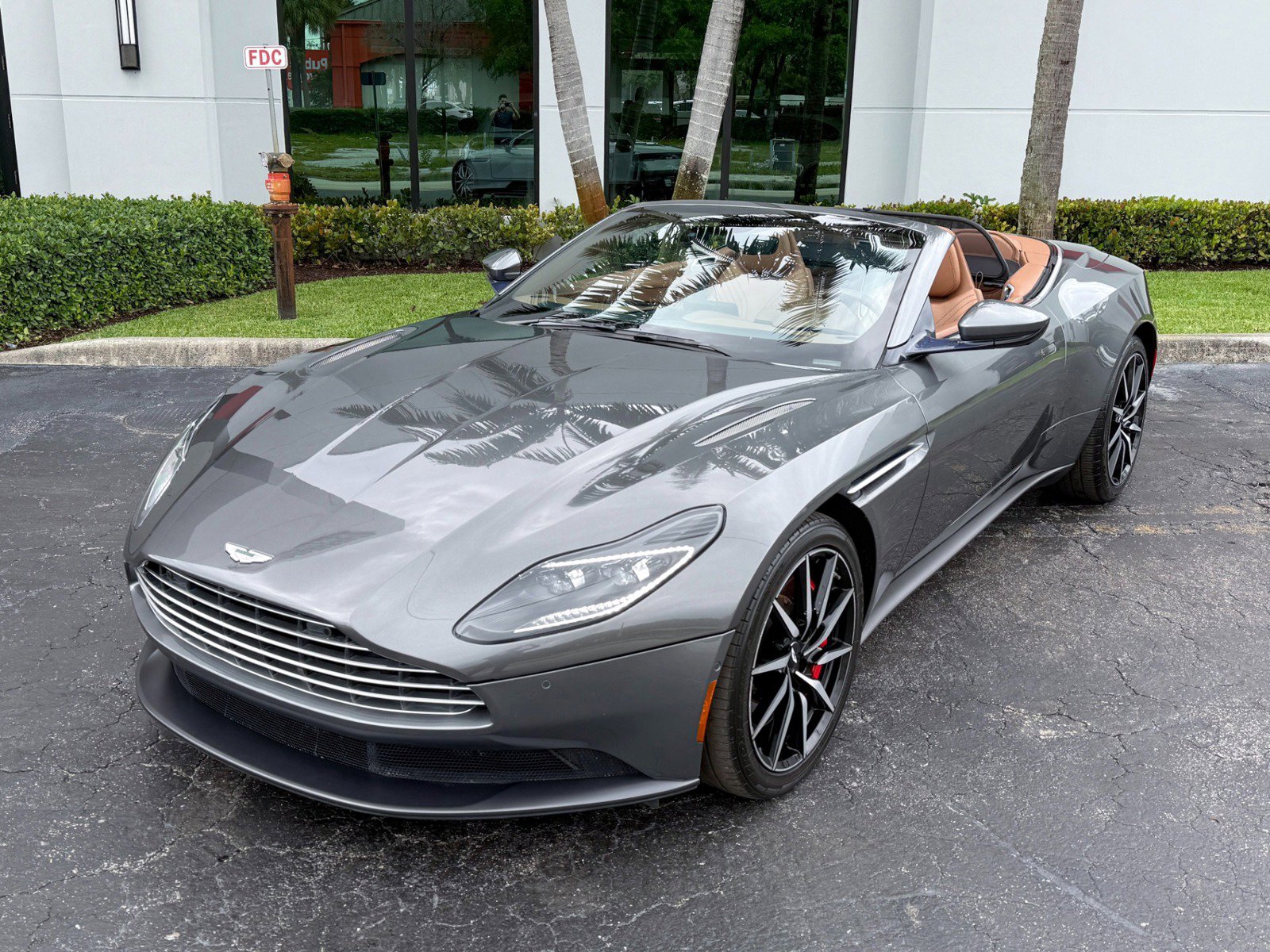 Used 2020 Aston Martin DB11 Volante RWD image 10