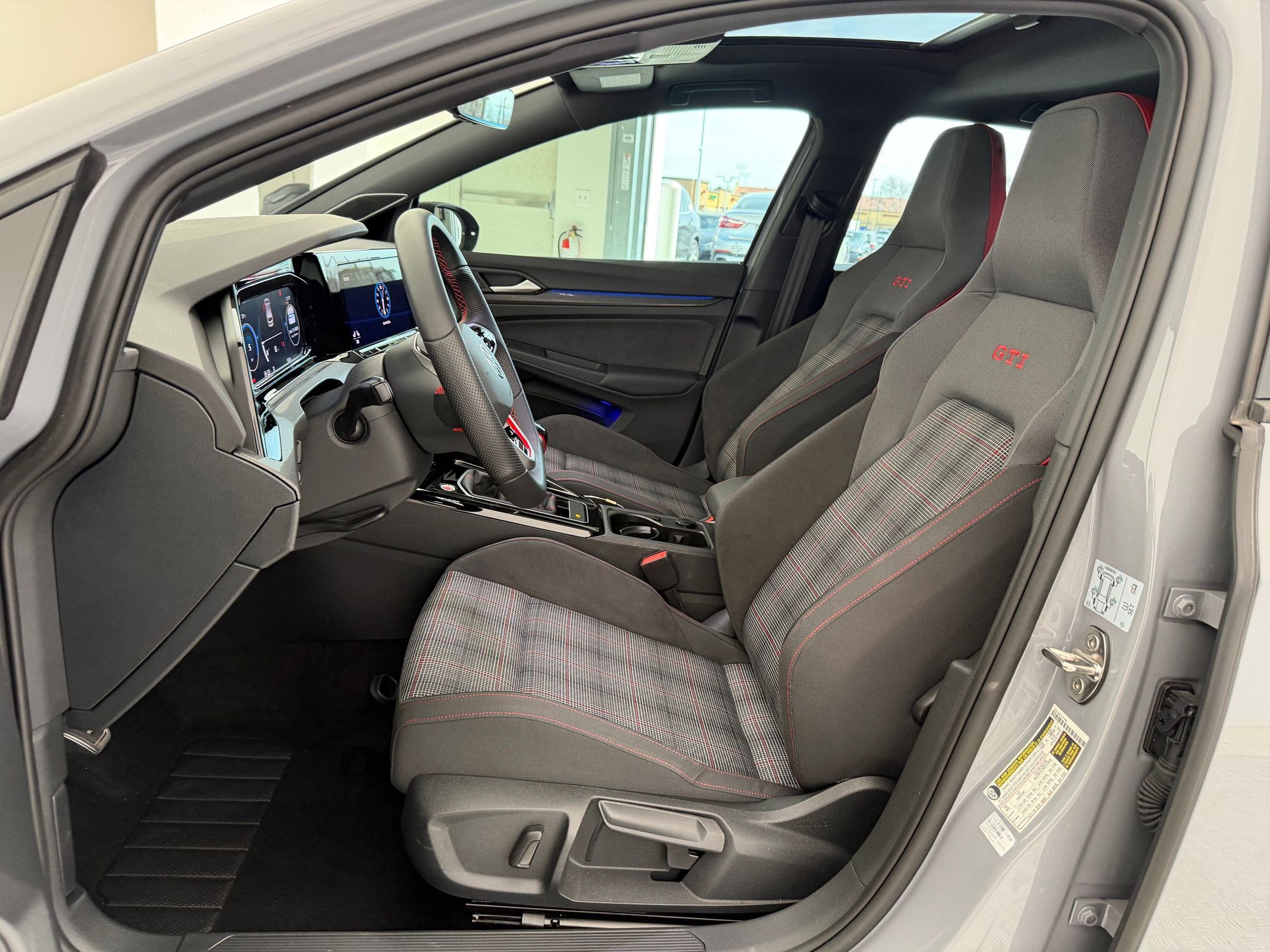 Used 2024 Volkswagen GTI SE w/ MDO Package image 5