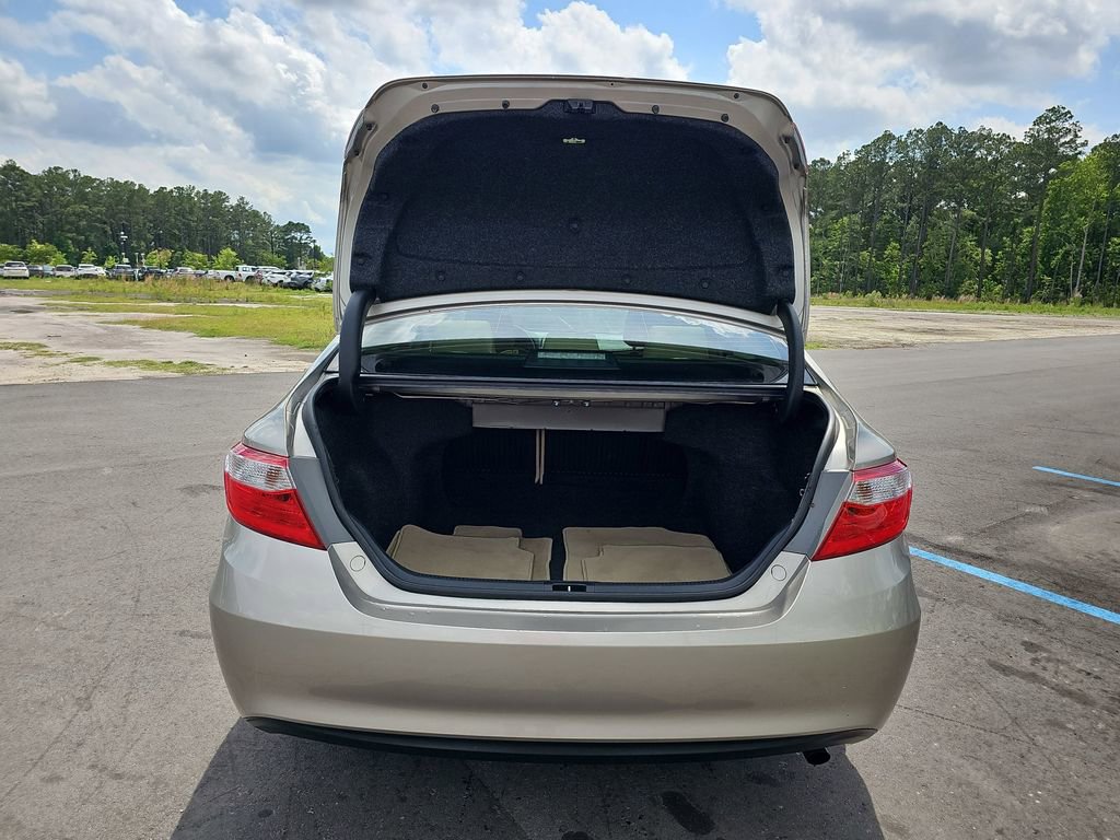 Used 2016 Toyota Camry LE FWD image 17