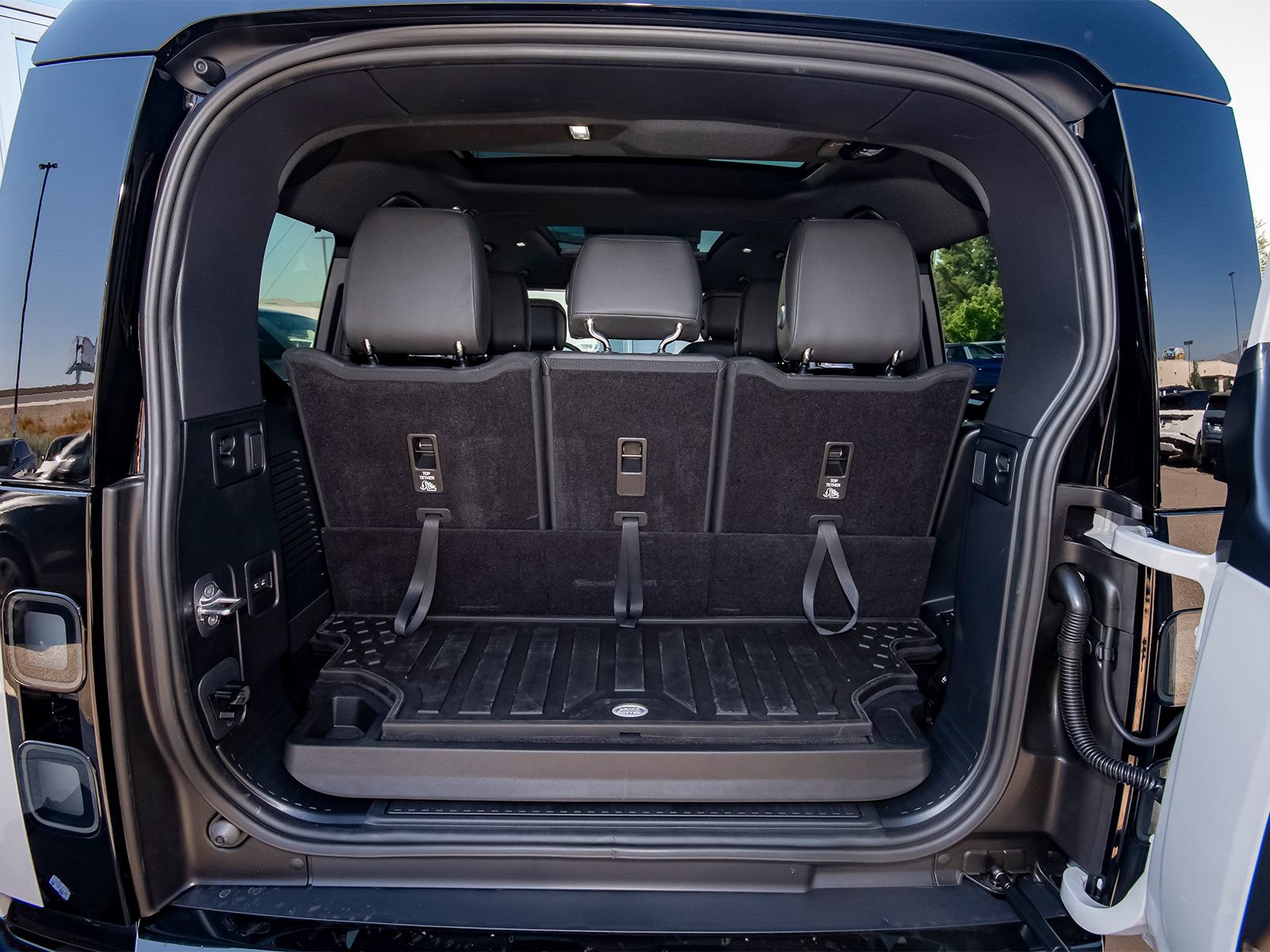 New 2026 Land Rover Defender 130 X-Dynamic SE AWD/4WD image 53
