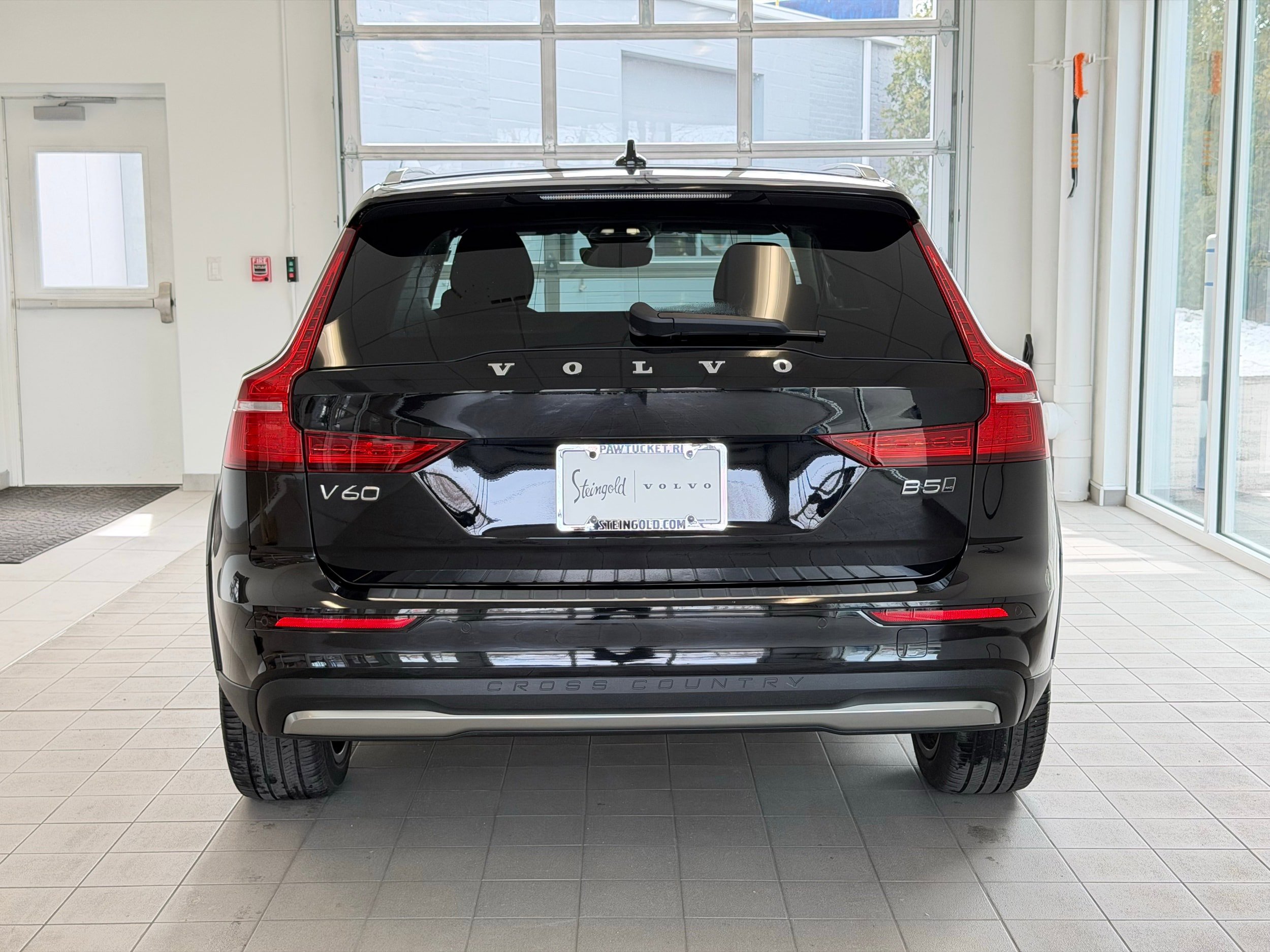 Certified 2024 Volvo V60 B5 Cross Country Plus w/ Protection Package Premier image 7